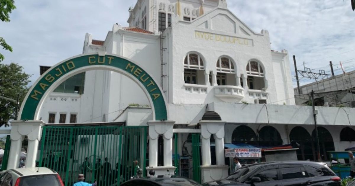 Ramadan, AQUVIVA Distribusikan Air Mineral ke 321 Masjid di Indonesia