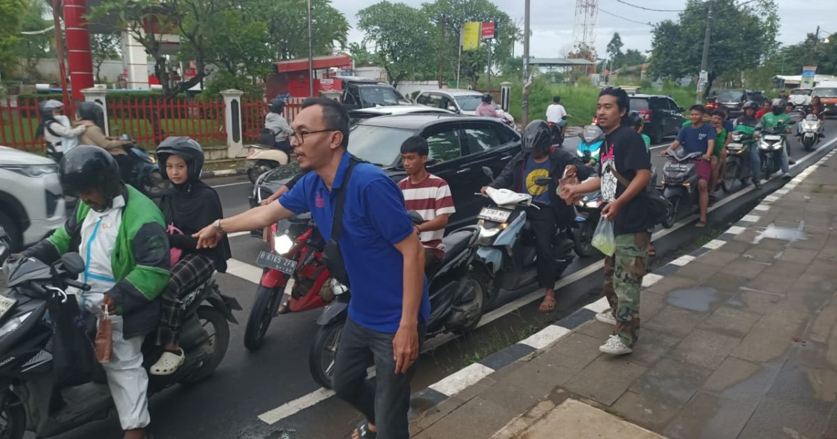 SMSI Tangsel Konsisten Berbagi di Bulan Ramadan, 100 Paket Takjil Dibagikan di Depan Balaikota