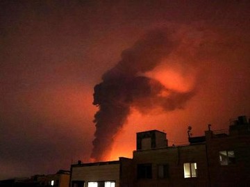 Api Melalap Ibu Kota Iran: Serangan Misterius Hantam Depot Minyak Vital Teheran