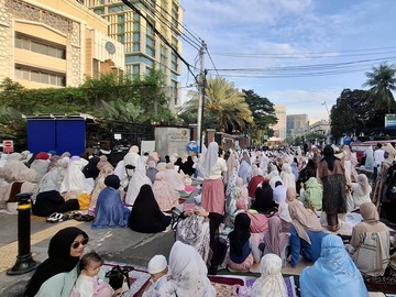 Jalanan Ikut Jadi Saf Salat Idul Fitri: Mengintip Antusiasme Warga di Kantor Pimpinan Pusat Muhammadiyah