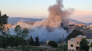 Dentuman Maut di Beirut Selatan: Israel Kembali Gempur Benteng Hizbullah, Asap Hitam Membumbung Tinggi