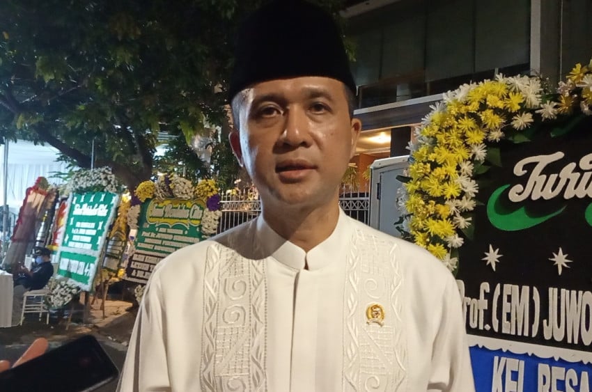 Menteri Transmigrasi (Mentrans) Muhammad Iftitah Sulaiman Suryanagara turut berbelasungkawa atas wafatnya mantan Menteri Pertahanan (Menhan) Juwono Sudarsono. Foto: Jonathan Simanjuntak