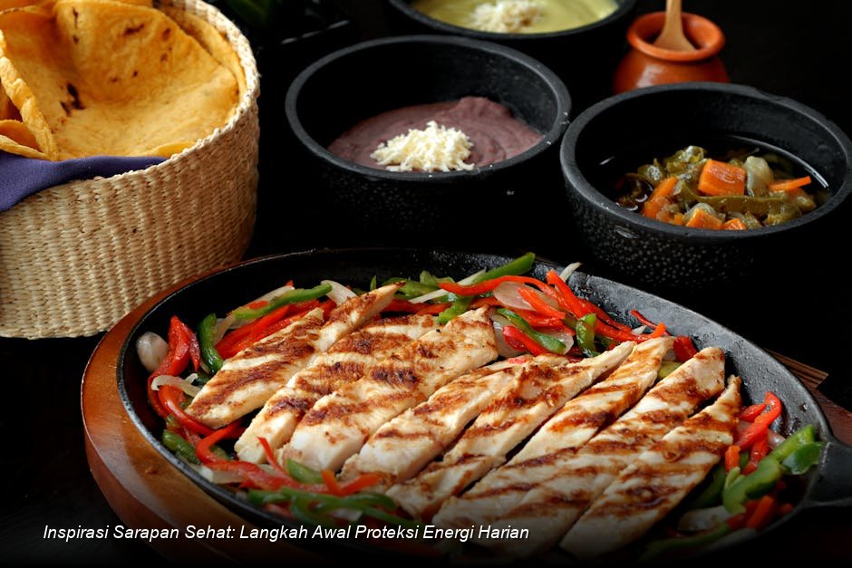 Tampilan piring sarapan seimbang berisi oatmeal, buah beri, dan telur rebus di atas meja kayu.